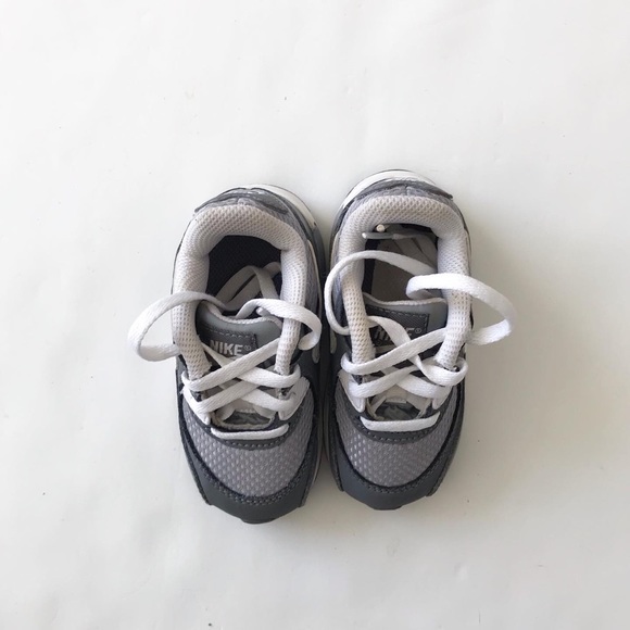 Nike gray air max sneakers  EUC size 6 - Picture 3 of 8